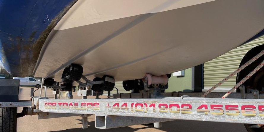 Avon Seasport 400 Deluxe