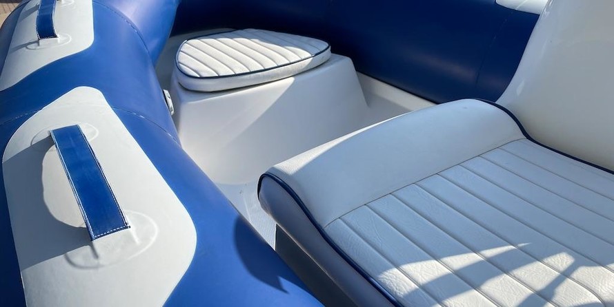 Avon Seasport 400 Deluxe