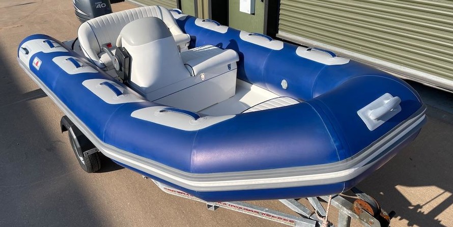 Avon Seasport 400 Deluxe