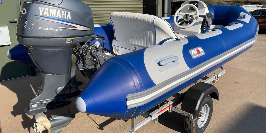 Avon Seasport 400 Deluxe