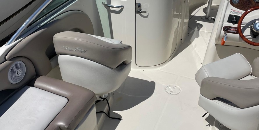 Sea Ray 220 Sundeck