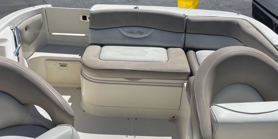 Sea Ray 220 Sundeck