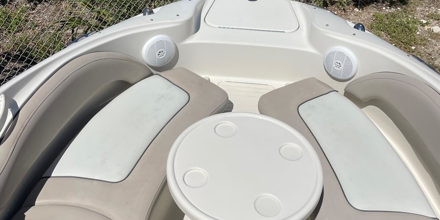 Sea Ray 220 Sundeck