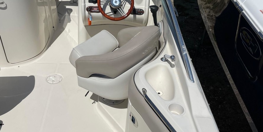 Sea Ray 220 Sundeck