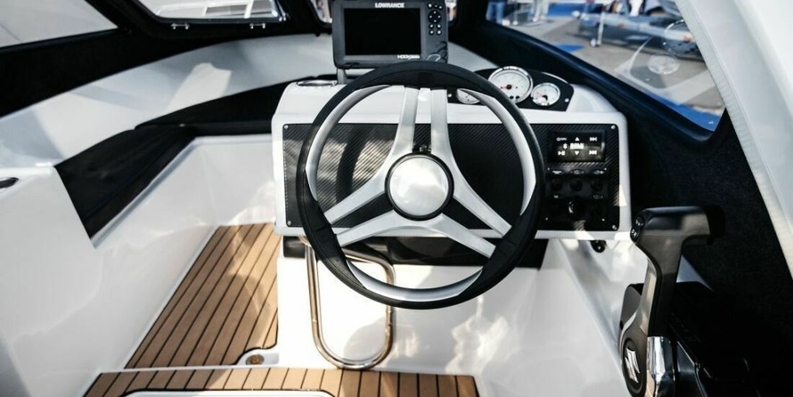 Катер Феникс 530 HT