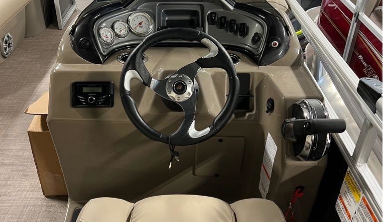 Sun Tracker Party Barge 20 DLX