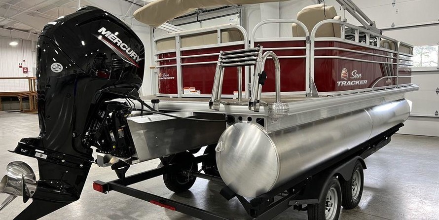 Sun Tracker Party Barge 20 DLX