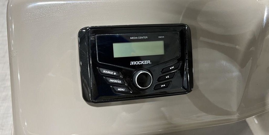 Sun Tracker Party Barge 20 DLX