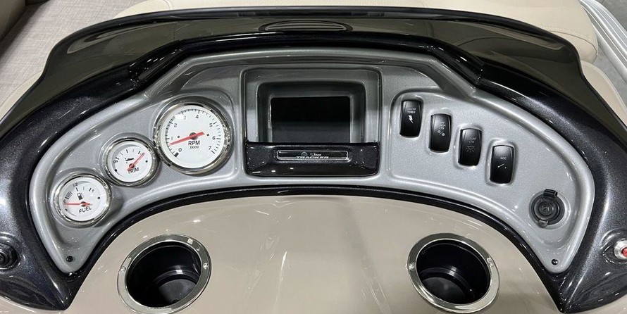 Sun Tracker Party Barge 20 DLX