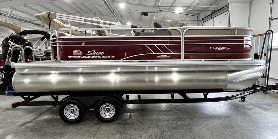Sun Tracker Party Barge 20 DLX