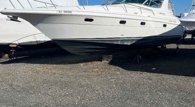 Cruisers yachts 3375 express