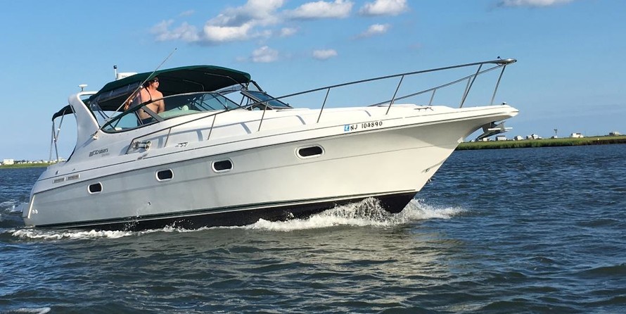 Cruisers yachts 3375 express