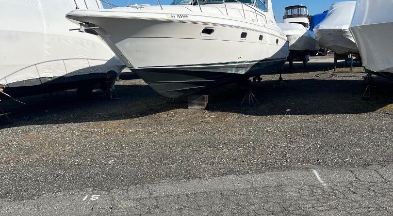 Cruisers yachts 3375 express