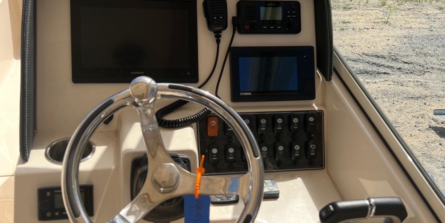 Grady-White Freedom 275