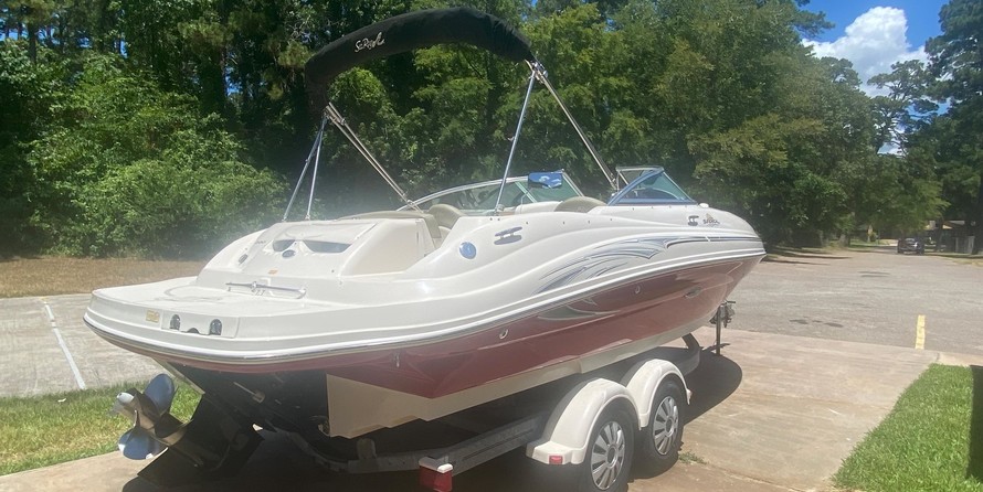 Sea Ray 220 Sundeck