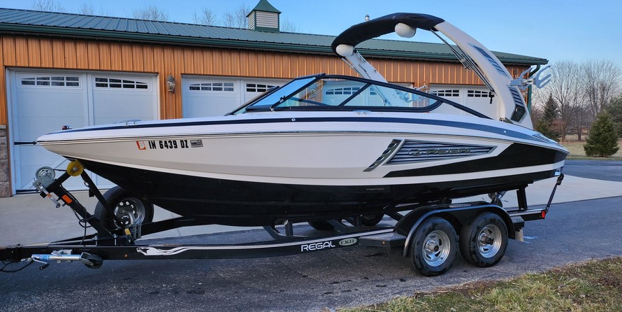 Regal 2100 RX Surf