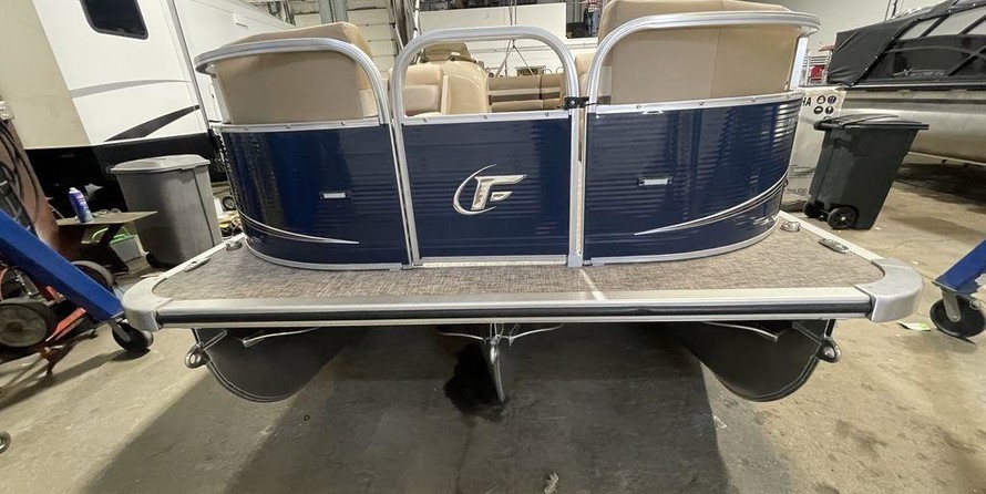 Sunchaser Boats Geneva Cruise 22 LR DH