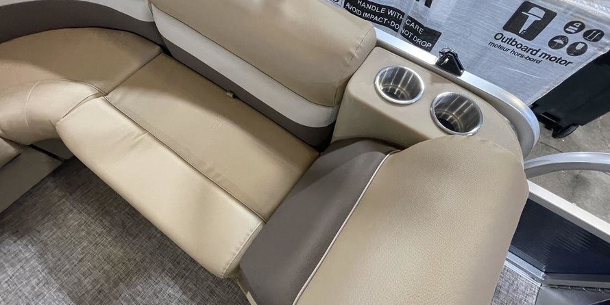 Sunchaser Boats Geneva Cruise 22 LR DH