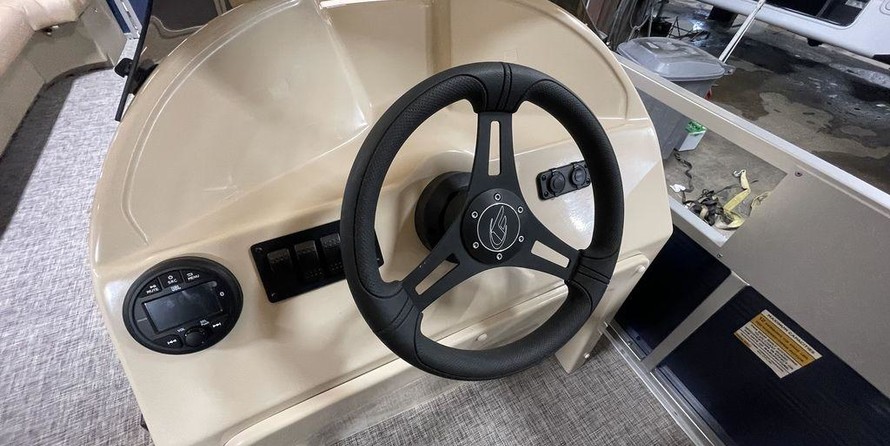 Sunchaser Boats Geneva Cruise 22 LR DH