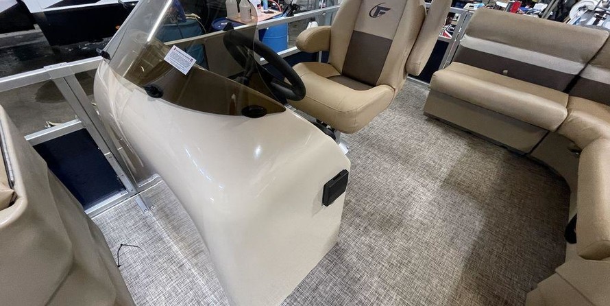 Sunchaser Boats Geneva Cruise 22 LR DH