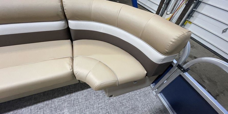 Sunchaser Boats Geneva Cruise 22 LR DH