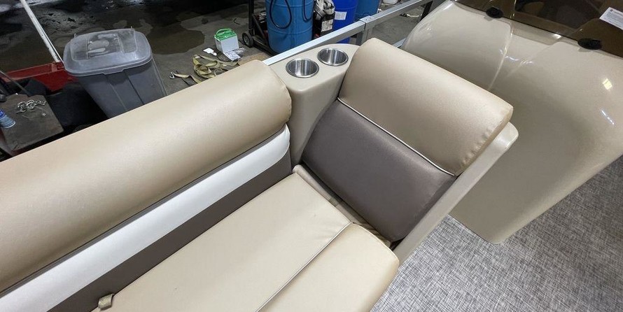 Sunchaser Boats Geneva Cruise 22 LR DH