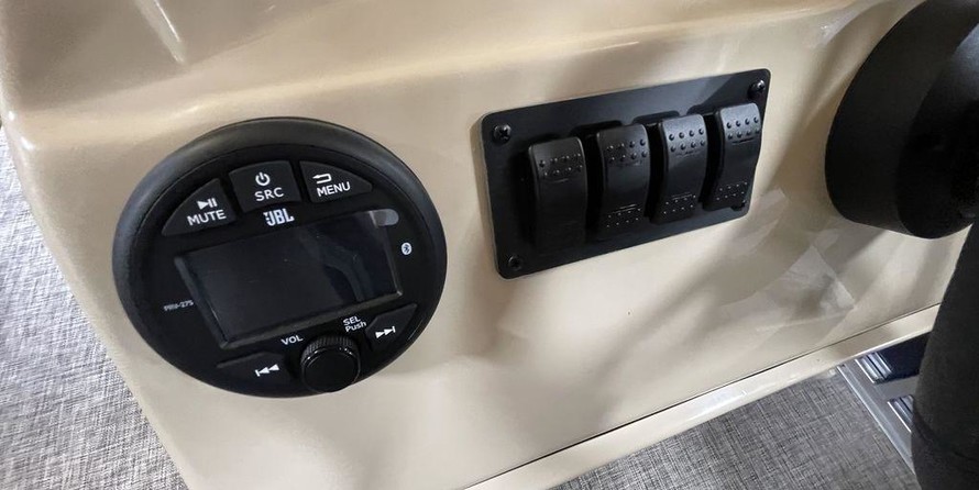 Sunchaser Boats Geneva Cruise 22 LR DH