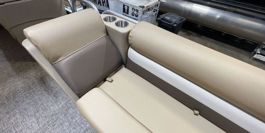 Sunchaser Boats Geneva Cruise 22 LR DH