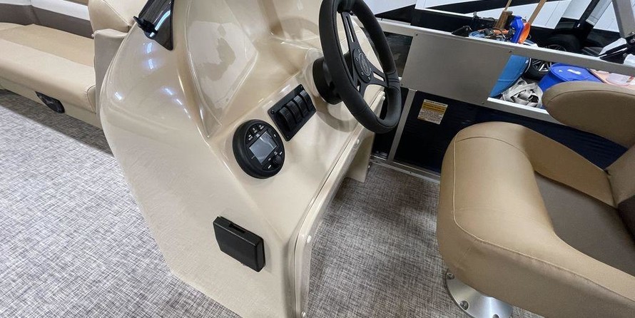 Sunchaser Boats Geneva Cruise 22 LR DH