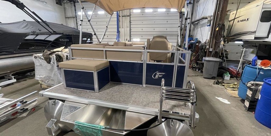 Sunchaser Boats Geneva Cruise 22 LR DH