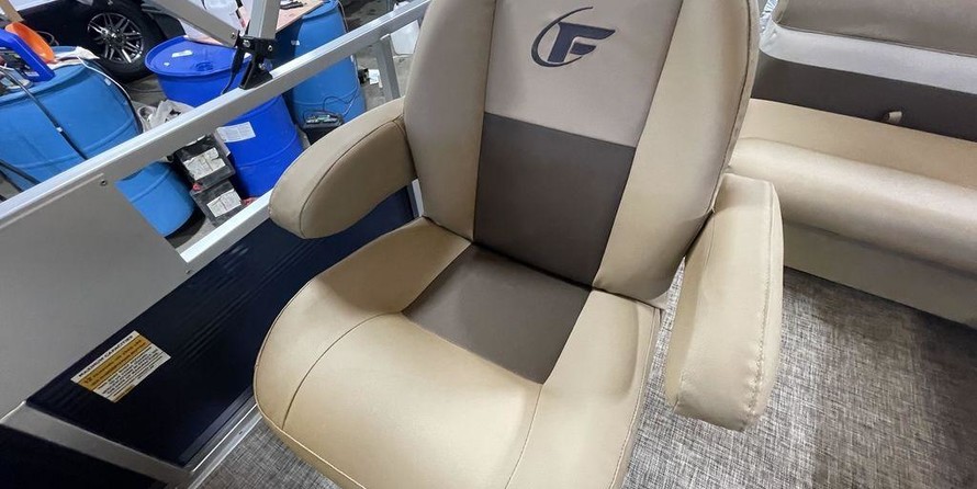 Sunchaser Boats Geneva Cruise 22 LR DH