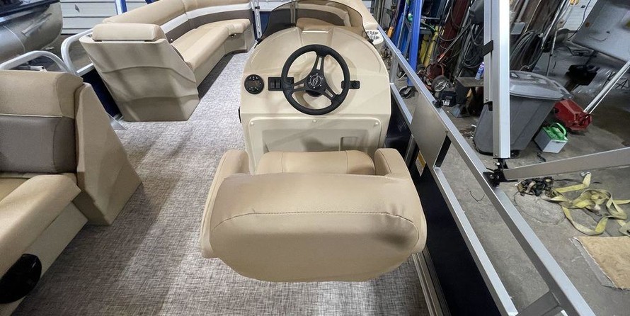 Sunchaser Boats Geneva Cruise 22 LR DH