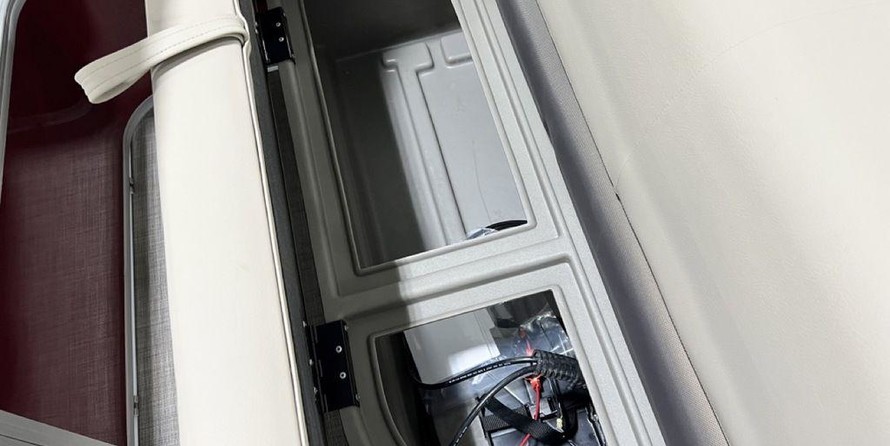 Sun Tracker Party Barge 18 DLX