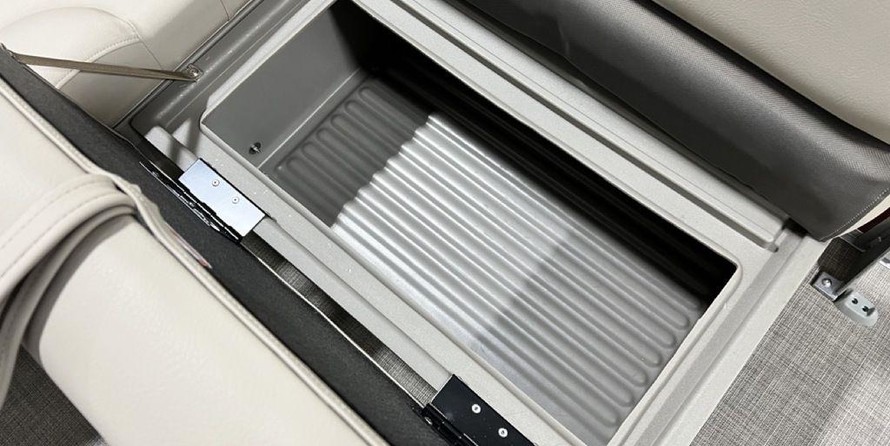 Sun Tracker Party Barge 18 DLX