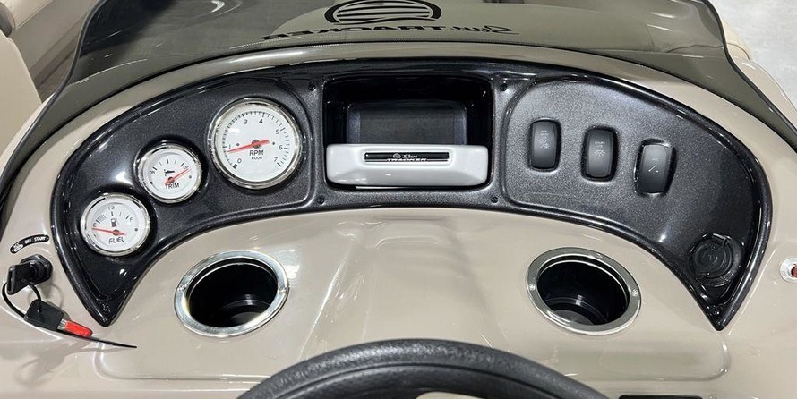 Sun Tracker Party Barge 18 DLX