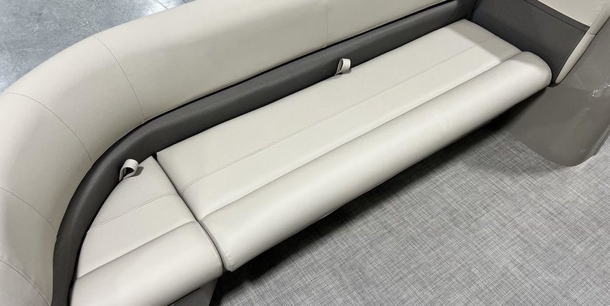 Sun Tracker Party Barge 18 DLX