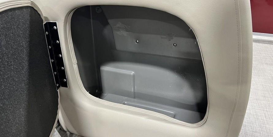 Sun Tracker Party Barge 18 DLX