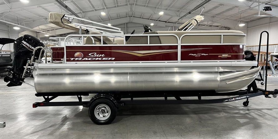Sun Tracker Party Barge 18 DLX