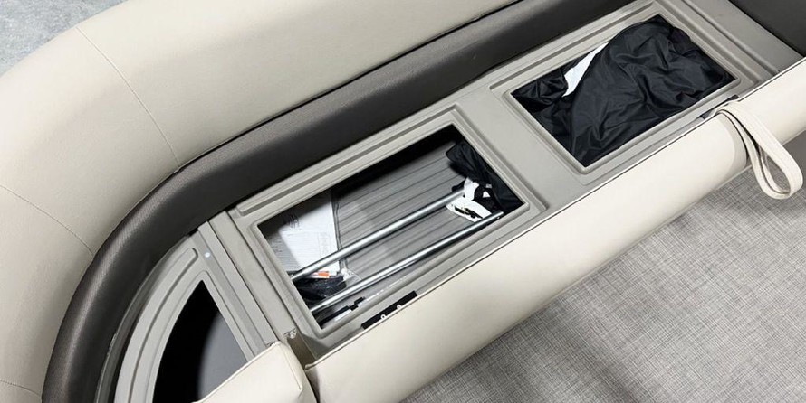 Sun Tracker Party Barge 18 DLX