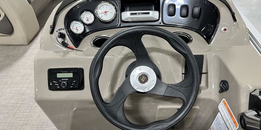 Sun Tracker Party Barge 18 DLX