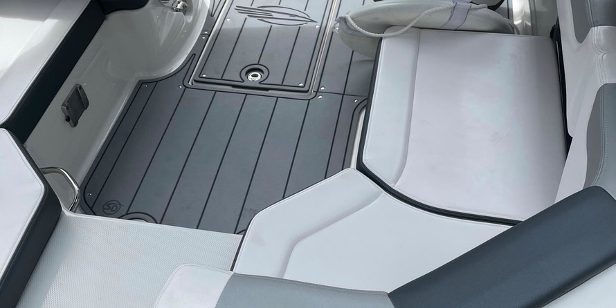 Chaparral 230 SunCoast