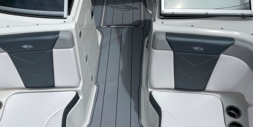 Chaparral 230 SunCoast