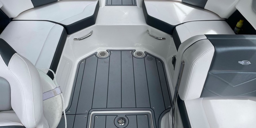 Chaparral 230 SunCoast