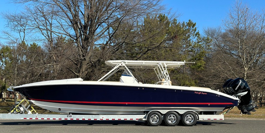 Cruisers Yachts 39 Express Coupe