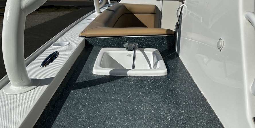 Cruisers Yachts 39 Express Coupe