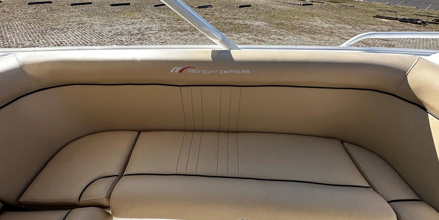 Cruisers Yachts 39 Express Coupe