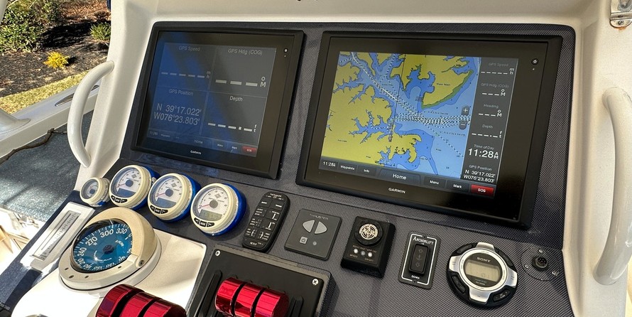 Cruisers Yachts 39 Express Coupe