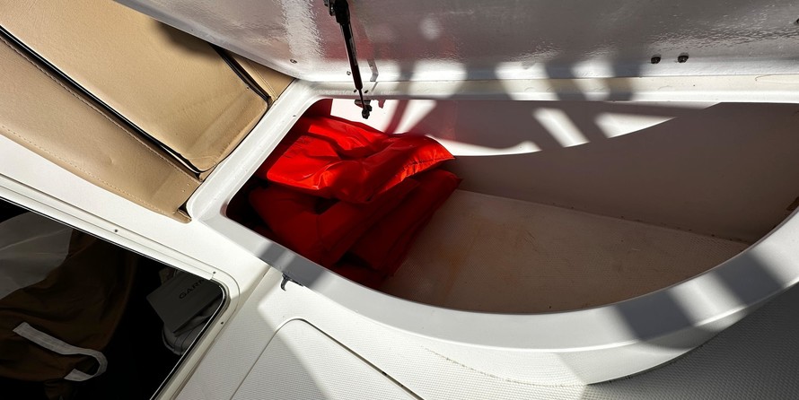 Cruisers Yachts 39 Express Coupe