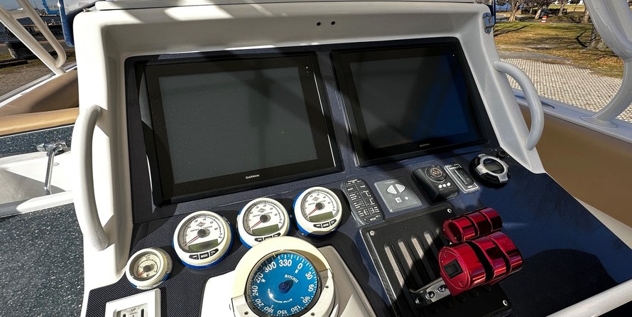 Cruisers Yachts 39 Express Coupe