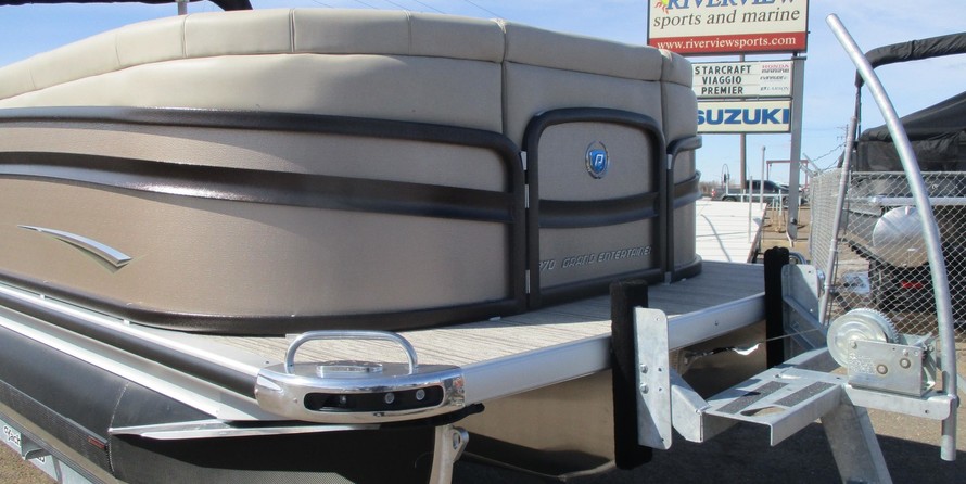 Premier Pontoons Grand Entertainer